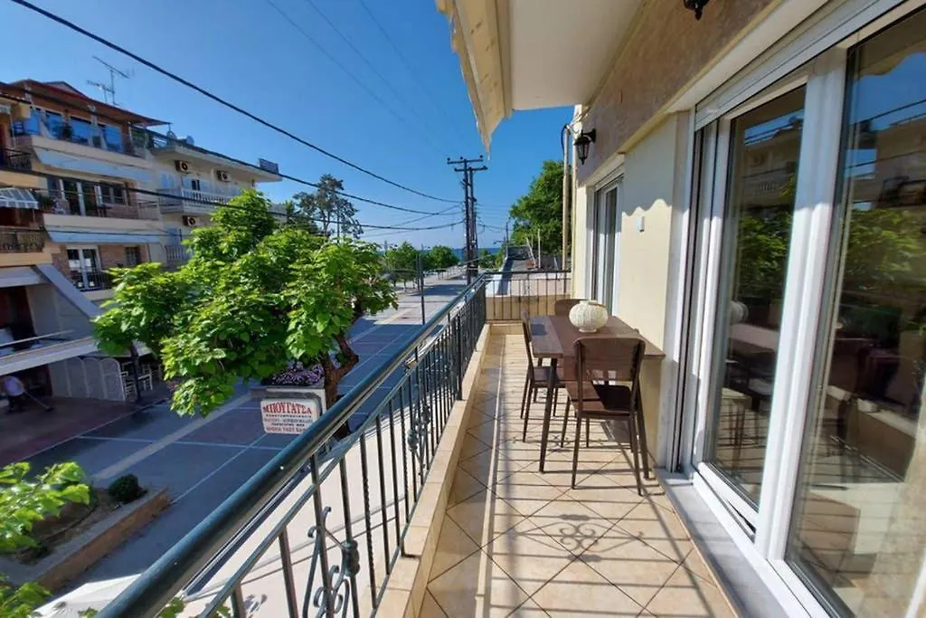 Apartment on main pedestrian street with view Nea Kallikrateia Griekenland