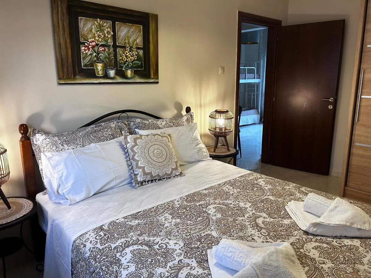 Apartment on main pedestrian street with view Nea Kallikrateia Griekenland